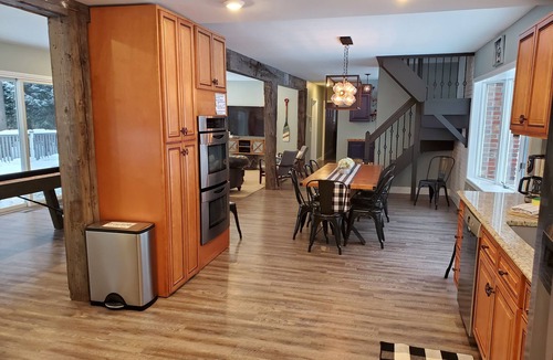 Hadley House | Direct lakefront on quiet dead end road!