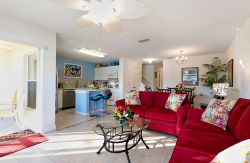 Kissimmee Condo | DISNEY Family Vacation/Lakefront Townhome/ New Bedding/4 Miles To Disney!