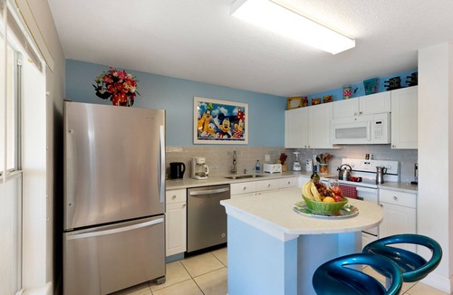 Kissimmee Condo | DISNEY Family Vacation/Lakefront Townhome/ New Bedding/4 Miles To Disney!