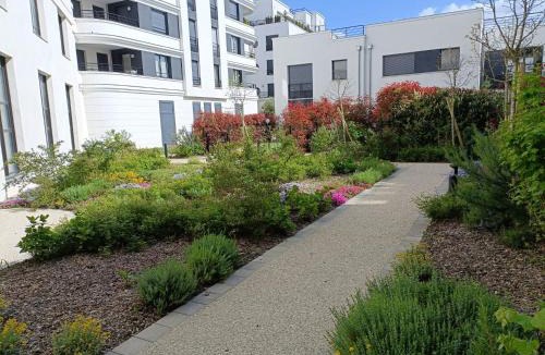 Chessy Apartment | DISNEY - PARIS 5 Min DE DISNEY - PK privé gratuit - 4 personnes - Terrasse jardin