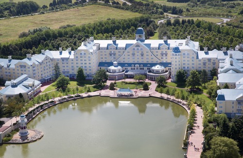 Coupvray Hotel | Disney's Newport Bay Club®