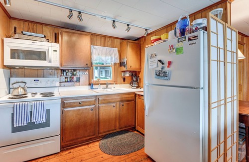 Town of Jerusalem Cottage | Dock & Rowboat: 'beechnut Bungalow' on Keuka Lake
