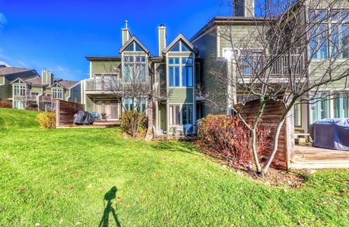 The Blue Mountains Condo | Dog-friendly condo w/a full kitchen & furnished patio