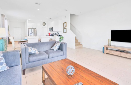 Bridgewater Crossing House | Dog-friendly corner townhome with lake views, pool, basketball & central AC
