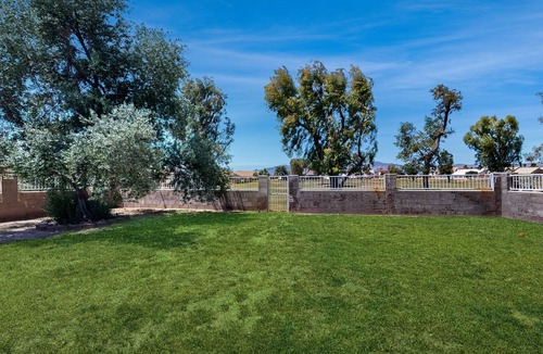 Bullhead City House | Dog-friendly home with beautiful patio, bikes and central AC and Marina access