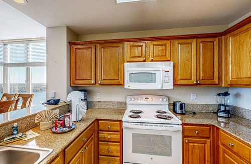 Florida Central Atlantic Coast Condo | Dog-friendly lakefront condo w/WiFi, W/D, AC, resort amenities, near attractions