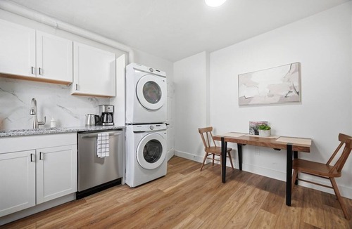 South Hills Apartment | Dormont/Pittsburgh 1B Stylish and Modern 1 Bedroom Apartment With Free Parking