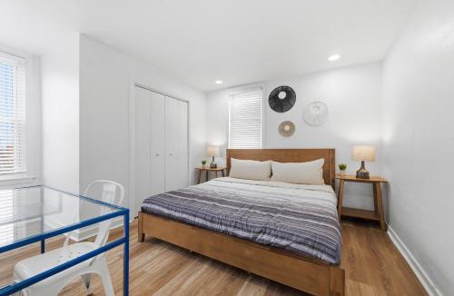 Dormont House | Dormont, Pittsburgh !A Spacious and Modern Private Bedroom with Shared Bathroom
