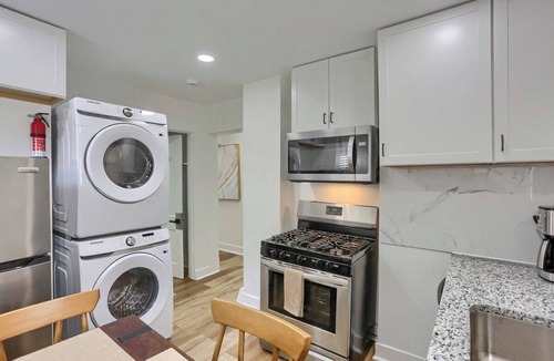 South Hills Apartment | Dormont, Potomac @1 Stylish and Modern 2BD Apartment