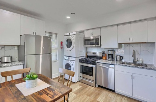 South Hills Apartment | Dormont, Potomac @3 Stylish and Cozy 2 Bedroom Private Apartment