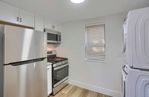 South Hills Apartment | Dormont/Potomac @4 Cozy and Central 2 Bedroom Private Apartment