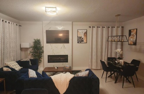 Ottawa Division House | Dorothy's Deluxe room