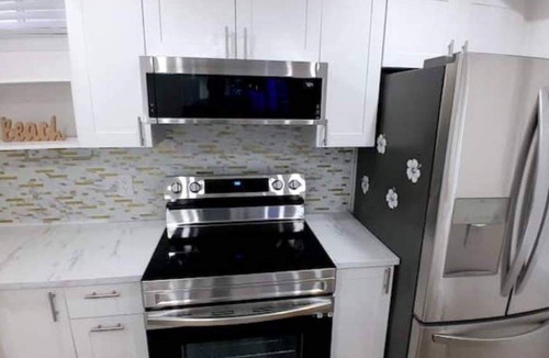 Orillia House | ❤ Double Delight Getaway: 2 Homes + 2 Hot Tubs ❤