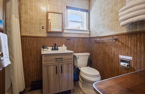 Wellsboro House | Double Queen Motel Suite w/Mountain Views