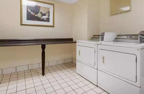 New Cumberland House | Double room with bath close to the State Capital