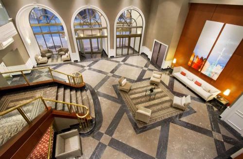 Bay Street Corridor Hotel | DoubleTree by Hilton Toronto Downtown