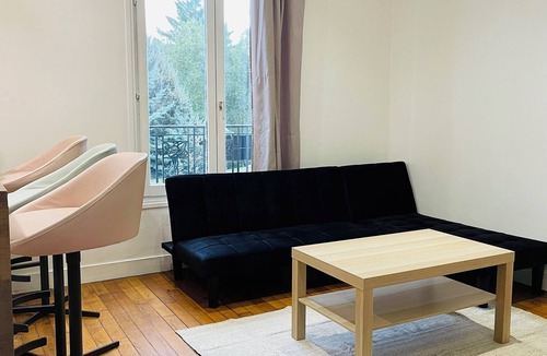 Villemomble Apartment | Douce France - 300 m RER Paris/6persons/2chambres/disney 30mn