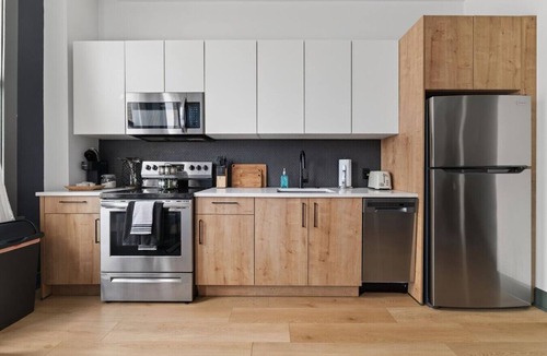 Central City Apartment | Downtown Bham. Studio. Rooftop. Parking