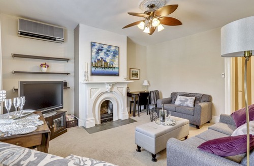 Cabbagetown South House | Downtown: Close to Attractions, Universities, Hospitals, Shopping, + Parking!!