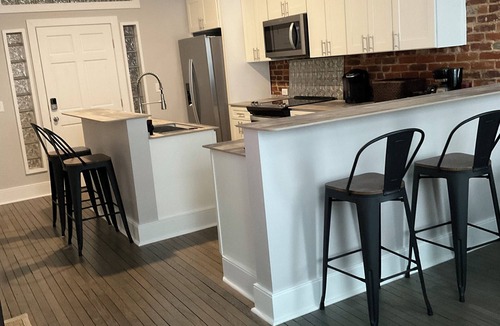 Historic Downtown Bedford Apartment | Downtown Comfort for your family in the heart of shopping & restaurants.