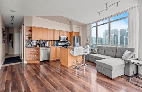Fort York Apartment | Downtown Condo with Picturesque View