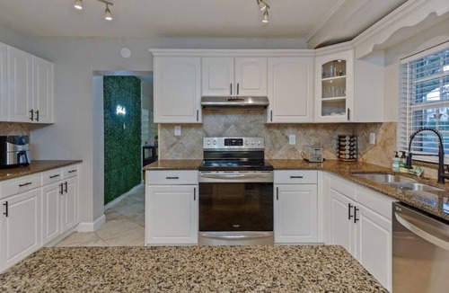 Lake Eola Heights Apartment | Downtown Gem w/Jacuzzi + Basketball + Games!