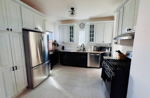 Harrison House | 🌇DoWnToWn HoUsE🏡/3min WALK to TrainSTATION & facilities/Clean-Spacious-Quiet