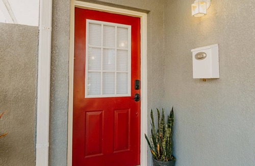Dixieland House | Downtown Lakeland - Luxury Townhouse - Walkable!