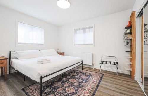 Parkdale Apartment | Downtown Oasis-2BR-Spa Bath-Pet Friendly, Free Parking