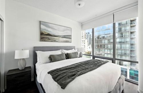 Bay Cloverhill Apartment | Downtown Oasis Condo Steps to Financial District