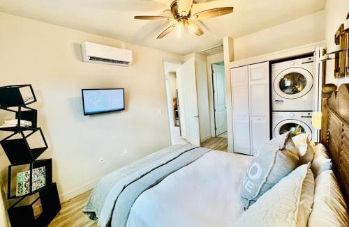 Gillespie Park Apartment | Downtown-Pet-Friendly-Lido Beach-Opera-Symphony-Walk to Restaurants-Bikes Available