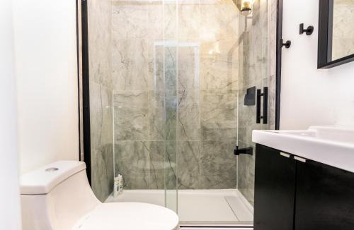 Cabbagetown Apartment | Downtown Retreat-Spacious Rooms with Shared Kitchen & Bath