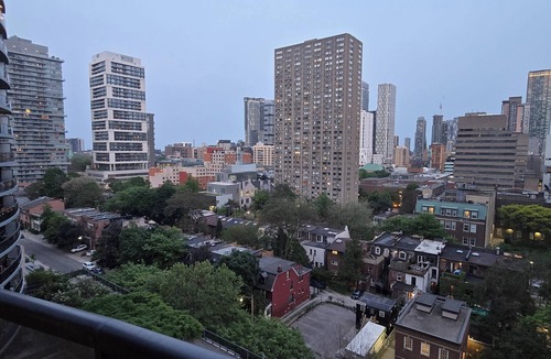 Church and Wellesley Condo | Downtown Toronto Condo | WiFi, Gym & Pool – Steps to Subway & Eaton Centre