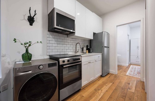 Chinatown Apartment | Downtown w/d in the unit