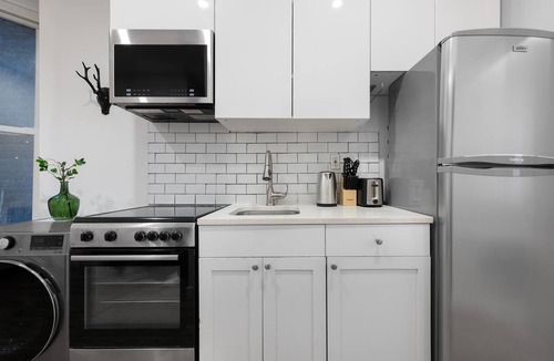 Chinatown Apartment | Downtown w/d in the unit