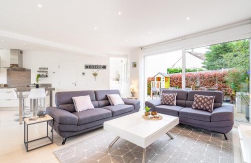 Montevrain House | Dream Factory House - Disneyland Paris - 8 Pax WIFI PARKING