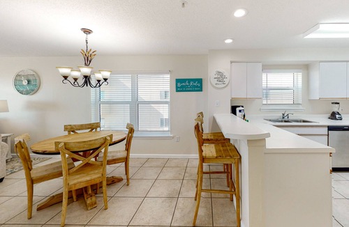 Fort Walton Beach Condo | Dreamy island escape with beach access, pool & furnished balcony