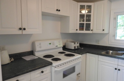 Southampton Cottage | Driftwood Cottage - Million Dollar Views, lots of outdoor space, pet friendly