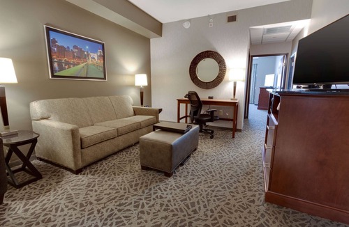 South Hills Hotel | Drury Inn & Suites Pittsburgh Airport Settlers Ridge