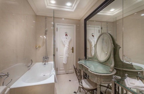 Saint-Thomas-d'Aquin Hotel | Duc de Saint-Simon