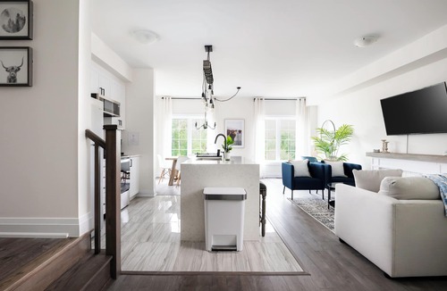 Shelburne House | Dufferin Retreat - Centrally Located, close to Parks, Trails and Local Shops