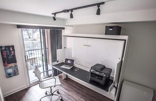 Cabbagetown South House | DUNDAS SQUARE Luxury Apartment - hybrid office!!