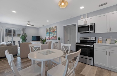 Mid Island House | 🌴Dune Your Thing Estate | Heated Pool | Pet Friendly 🌴