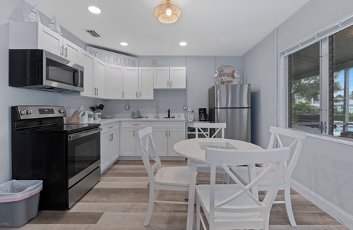Mid Island House | 🌴Dune Your Thing Estate | Heated Pool | Pet Friendly 🌴