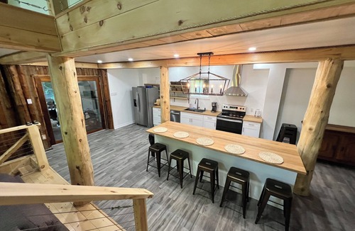 Machar Cottage | Eagle Lake Cabin, Sleeps 12, Steps to Boat Launch, Mins to Sandy Beach & Stores