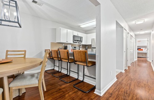 Pickwood Condo | Eagle's Escape ~ Cozy 2-Bedroom Condo in Welcoming Auburn