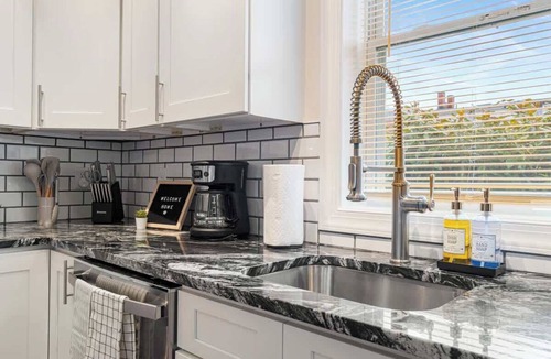 Point Breeze North House | East End Pittsburgh 4 Bedroom Getaway