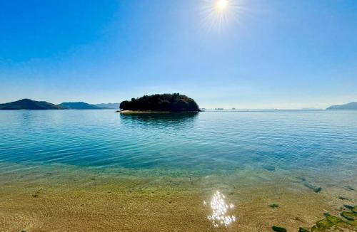 Onomichi Villa | East Villa Shimanami Mukaishima 目の前が海 ペット犬OK Max7名3ユニット BBQ SUP カヤック完備 サイクリング最適