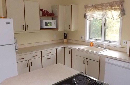 Town of Torrey House | Easy living and CLEAN
