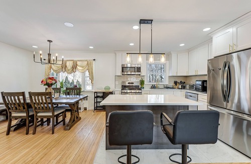 South Huntington House | Easy Transit to NYC! Sleek North Shore Hideaway